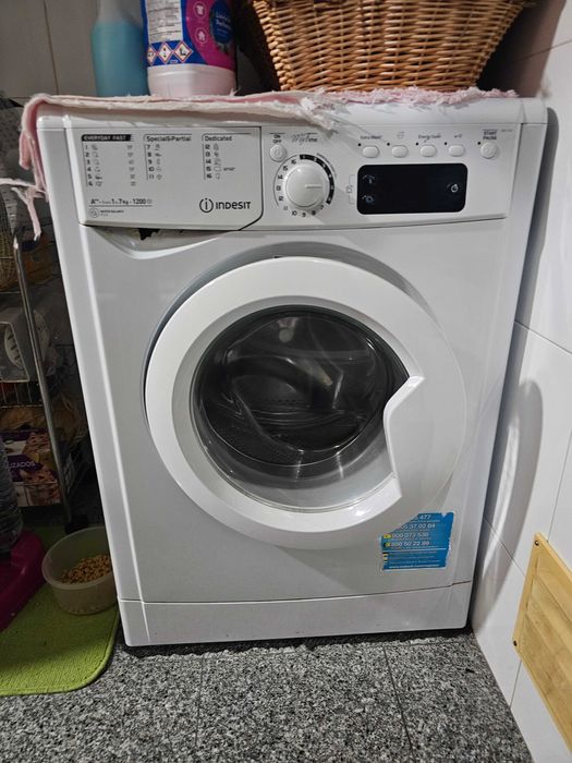 Máquina de lavar roupa Indesit