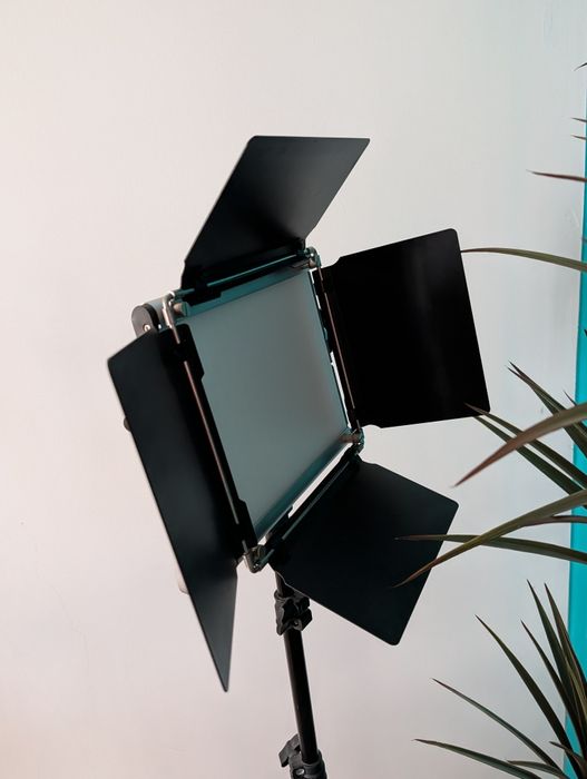Neewer Light 530PRO RGB Luz de vídeo refletor LED + softbox + mala