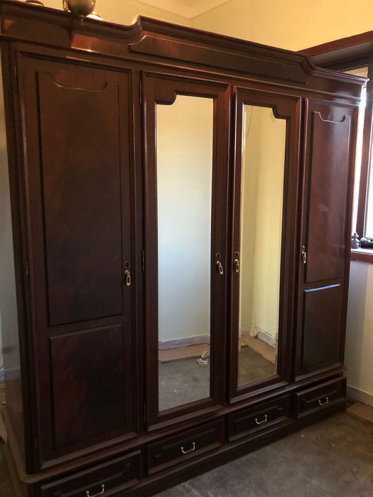 Armário de Madeira Vintage