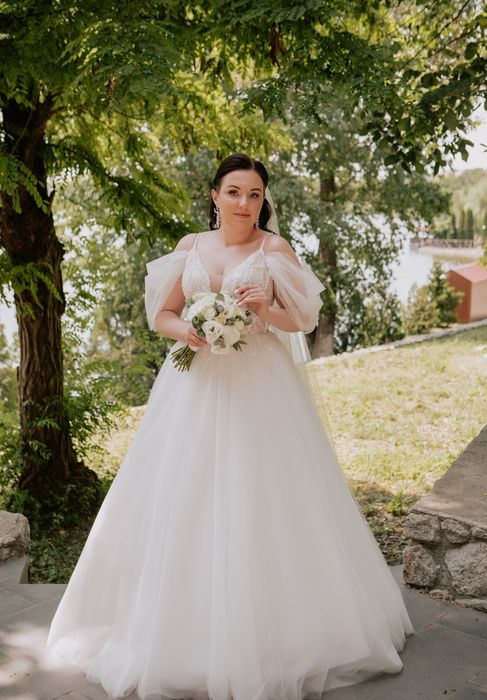 Продам весільну сукню