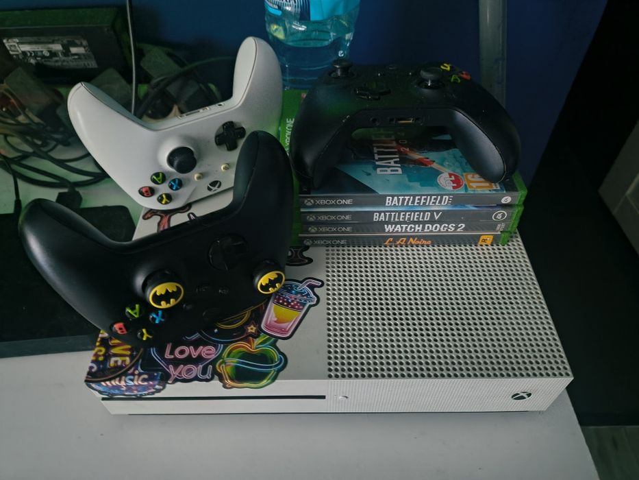 Konsola XBOX one s 1Tb 3 pady 4 gry