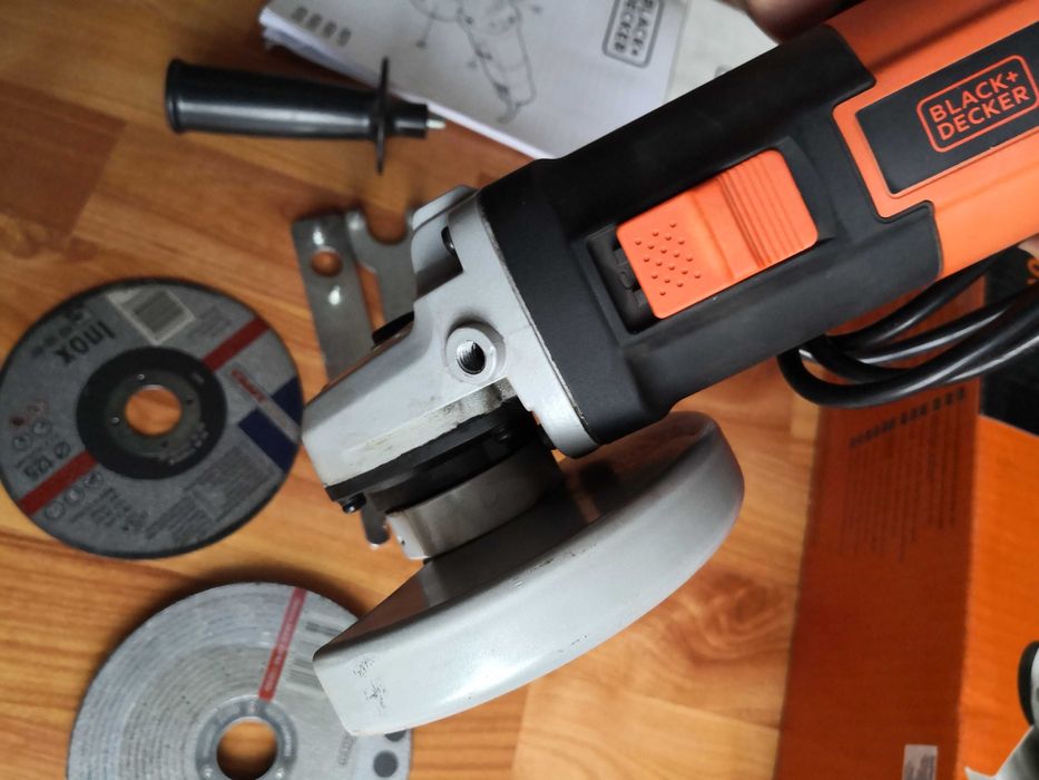 Szlifierka wielofunkcyjna Black&Decker 900 W KG912