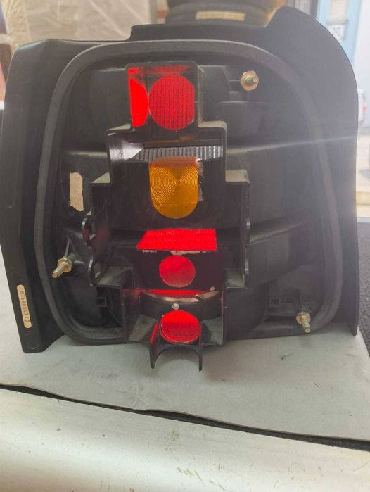 Farolins traseiros originais (novos/descontinuados)