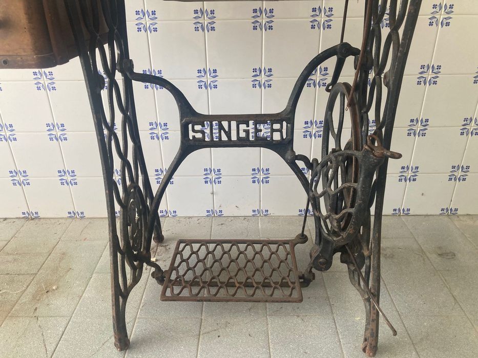Máquina de costura Singer antiga vintage