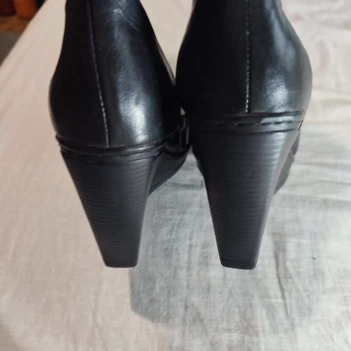 Сапоги женские кожаные на танкетке