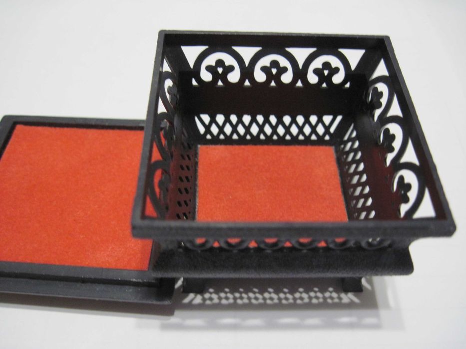 Шкатулка с соломкой 5х5х4 см