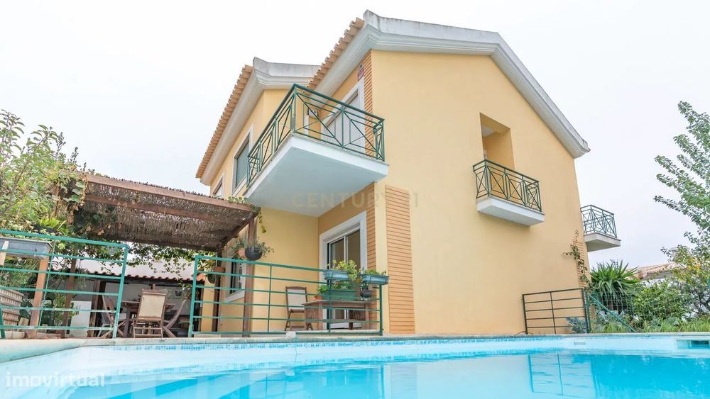 Espetacular Moradia T5 em Carcavelos, piscina, jardim, boas áreas, loc