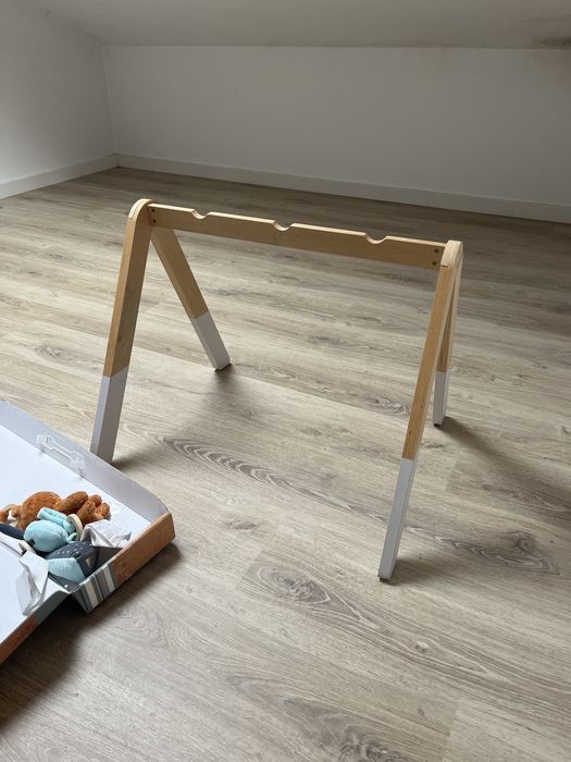 Ginásio para bebé. Apenas foi usado o tripé, o resto esta novo.