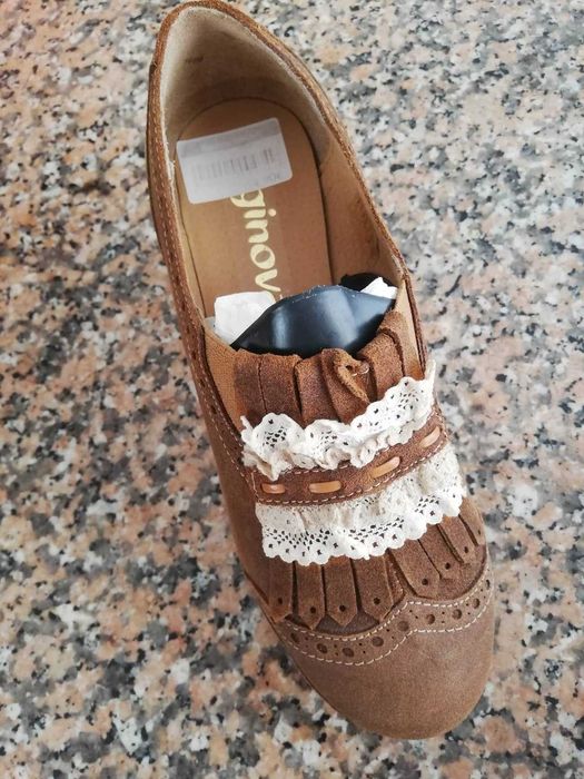 Vende -se Sapatos novos