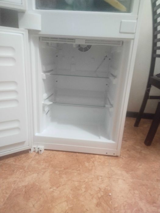 Продам холодильник встройка