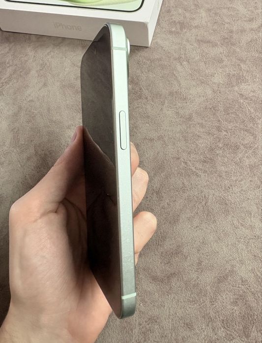 Iphone 15 verde 128GB bateria a 82%