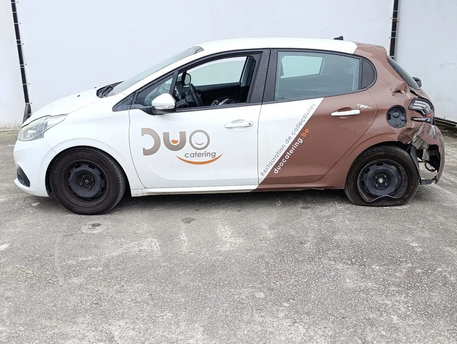 Para peças PEUGEOT 208
