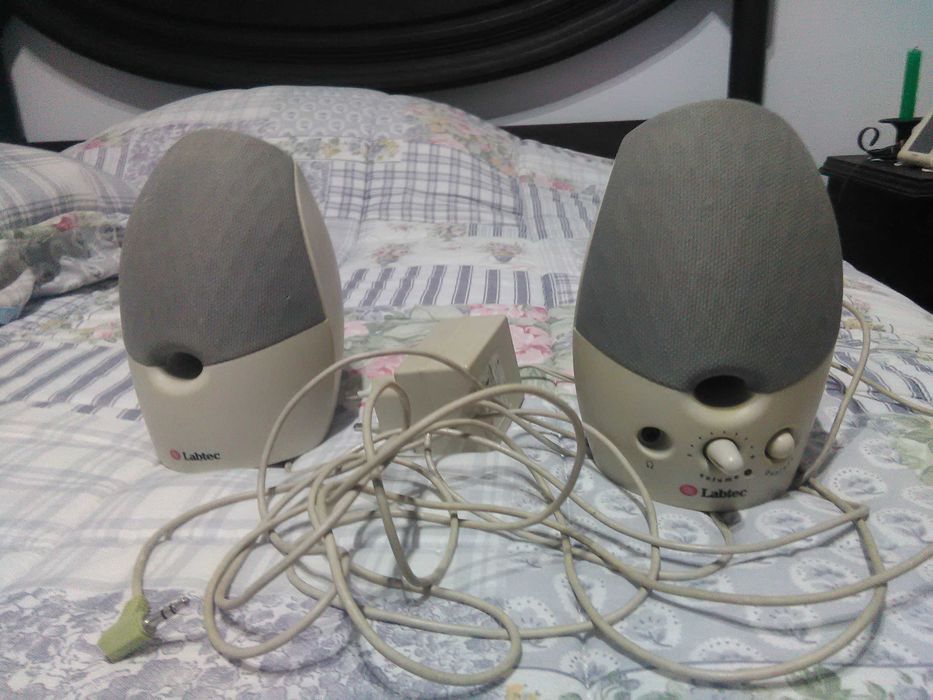 2 monitores, 2 teclados, 1 rato e colunas - ler descrição