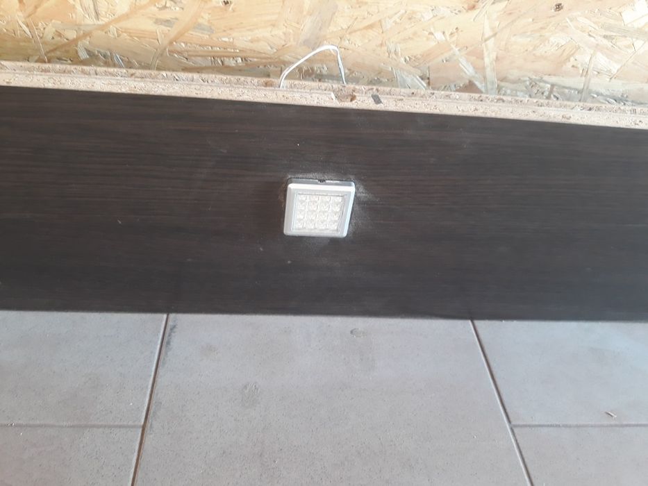 Półka ze światłami led.