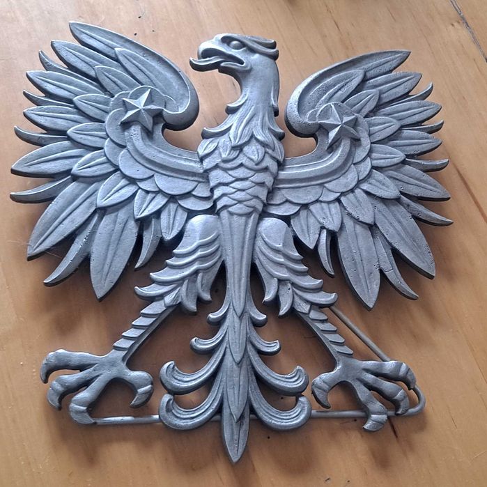 Orzeł Godło  PRL metal bez korony