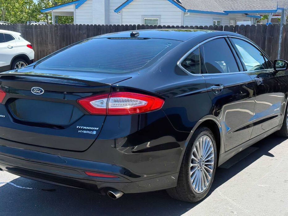 Ford Fusion Titanium      2014