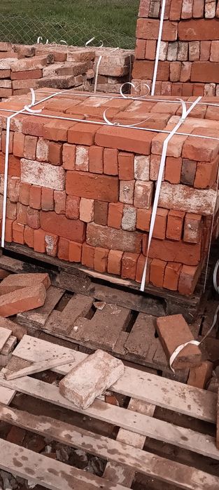 Stara cegła z rozbiórki