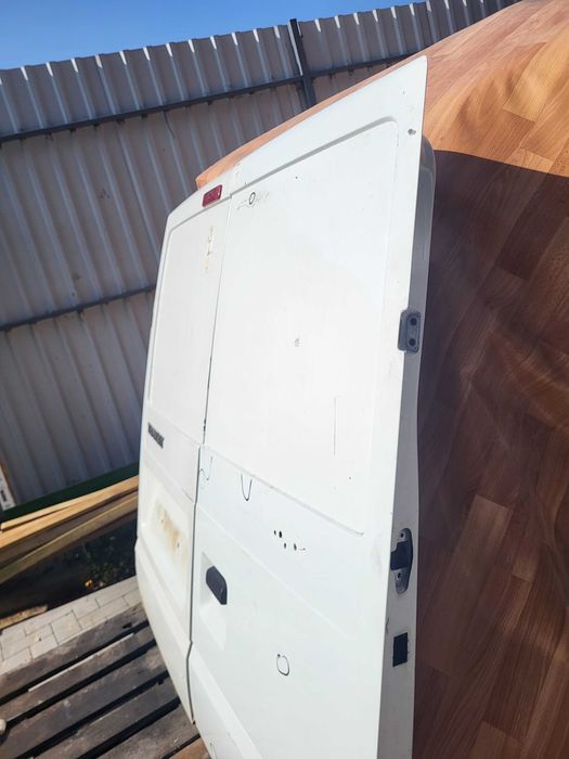 Задні двері  Ford Transit