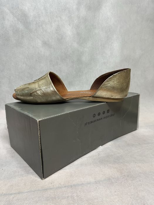 Złote sandały z zapiętkiem Venezia