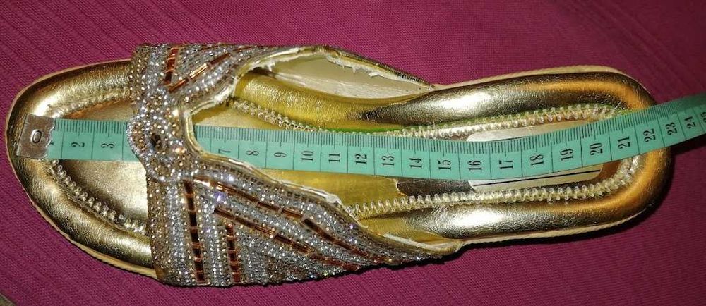 Złote klapki damskie na koturnie rozm.37