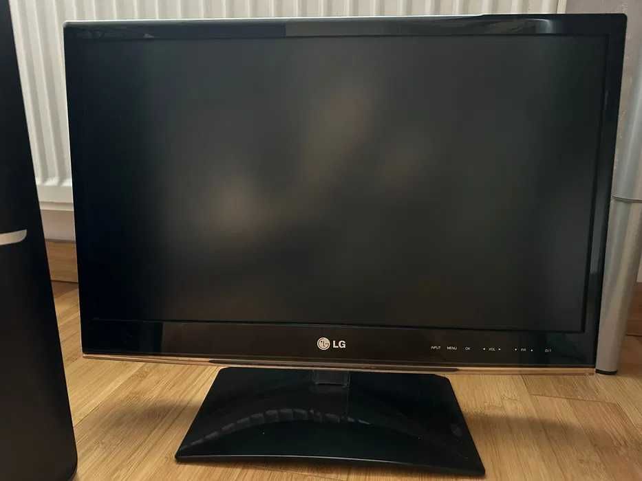 PC + monitor + napęd DVD + obudowa