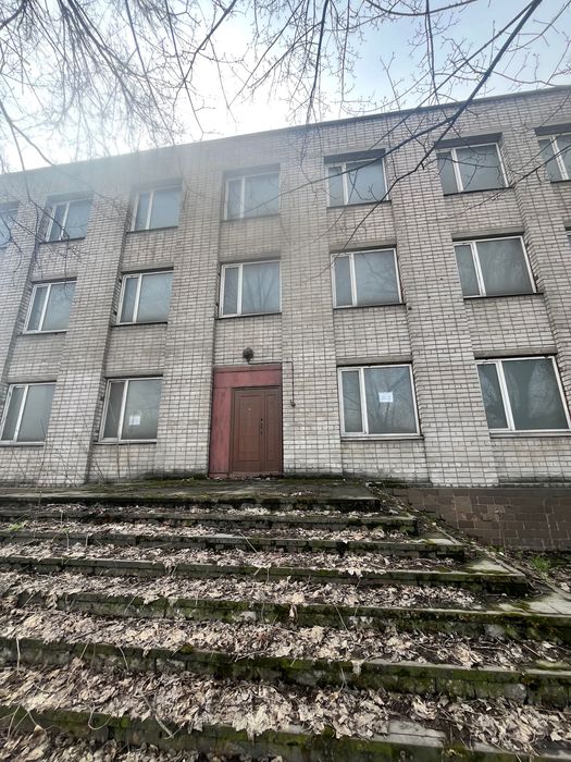 Сдам на длительный срок трех этажное помищение два подвала