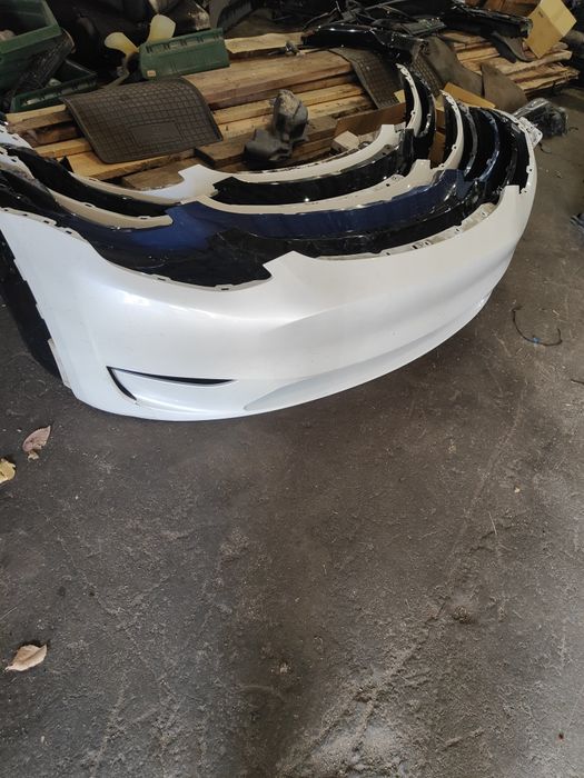 Бампер передній голий Tesla Model 3 2017-2023