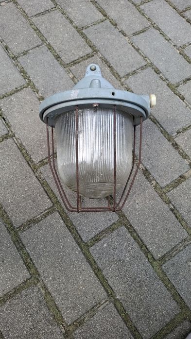 Lampa garażowa  metalowa z kloszem szklanym PRL vintage