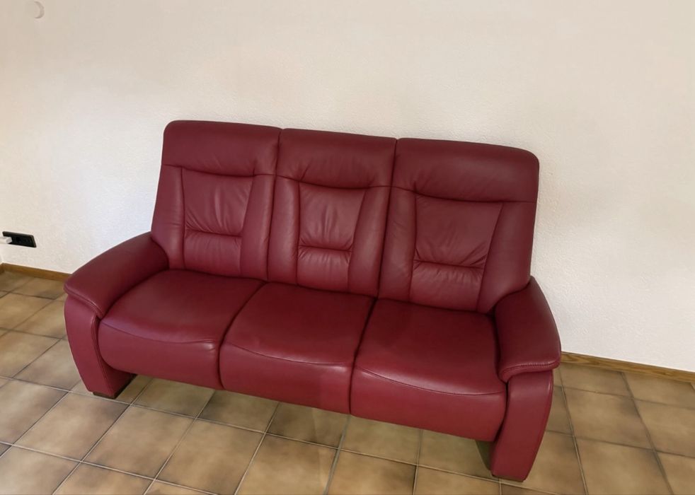 Шкіряний диван на три місця