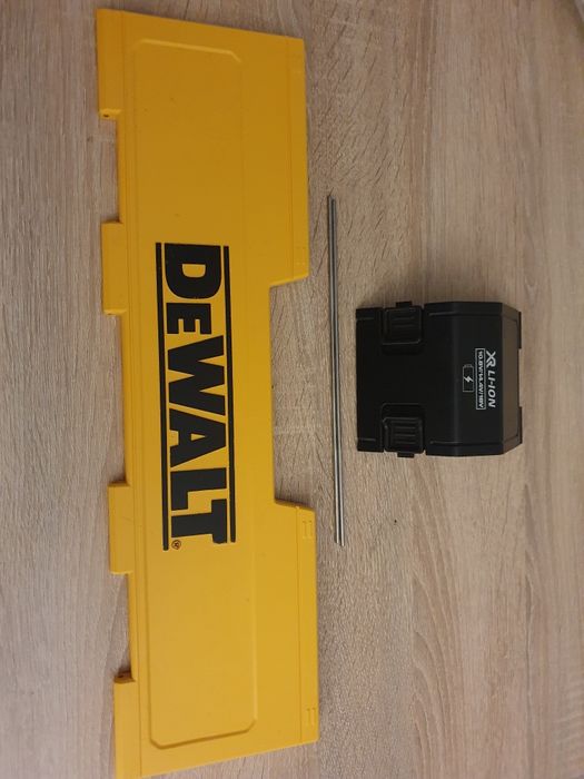Dewalt DWST1-75663 Klapa górna oraz klapa baterii