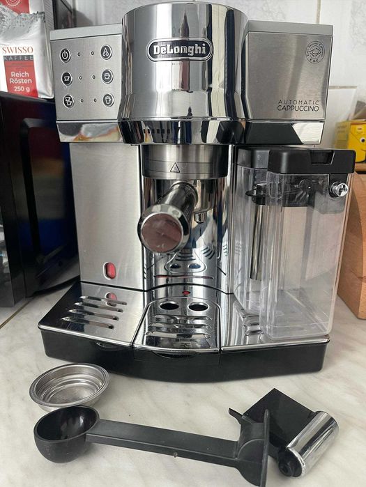 Ekspres ciśnieniowy do kawy z pojemnikiem DeLonghi EC850.M Klasa A