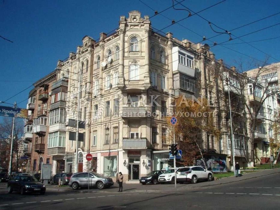 Продаж квартири в історичному центрі, ремонт до револ.