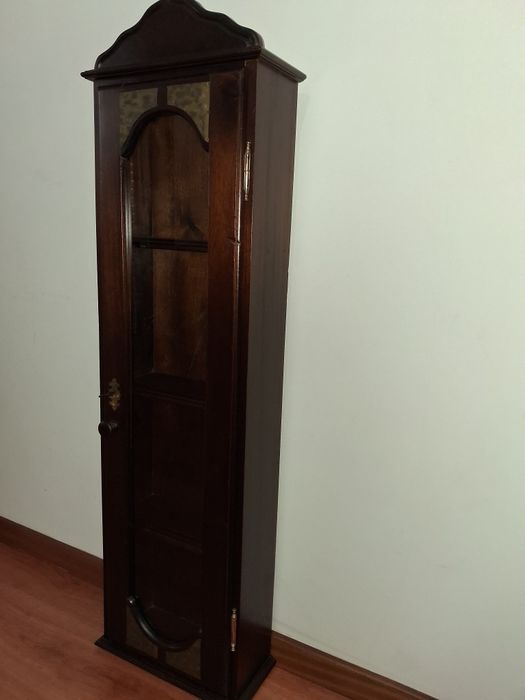 Móvel vitrine em madeira maciça