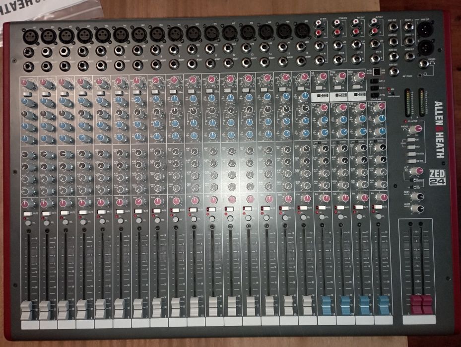 Allen Heath zed 24 мікшерний пульт