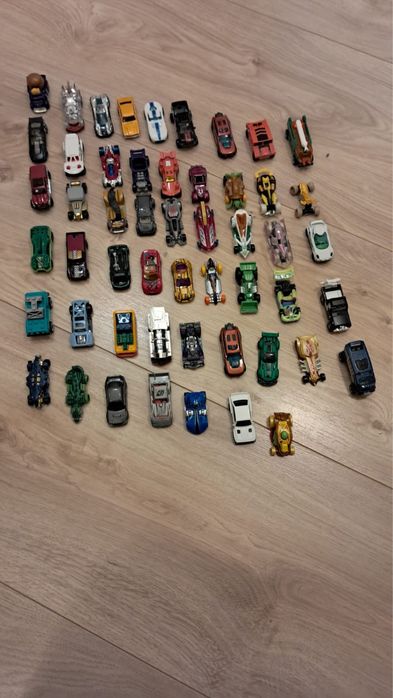 Hot Wheels MEGA zestaw ponad 50 aut pętle łączniki tory wyrzutnie