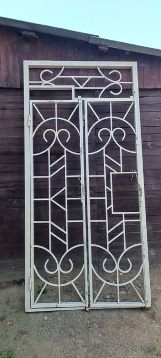 Продам рішітку на двері 200х100, і 2 вікна 1.90х1.90