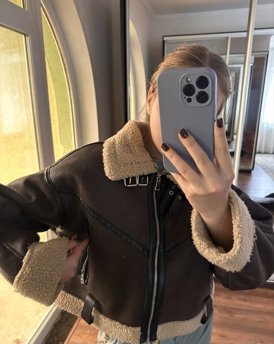 Дублянка Zara в розмірі Хл. Вкорочена, в красивому кольорі.