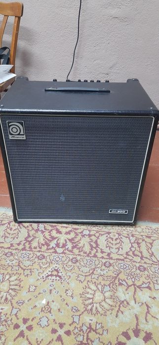 Басовий комбік Ampeg BA 300-115