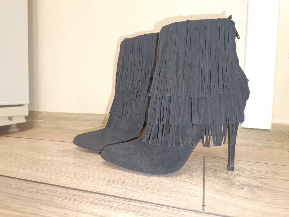 Ботильони, взуття