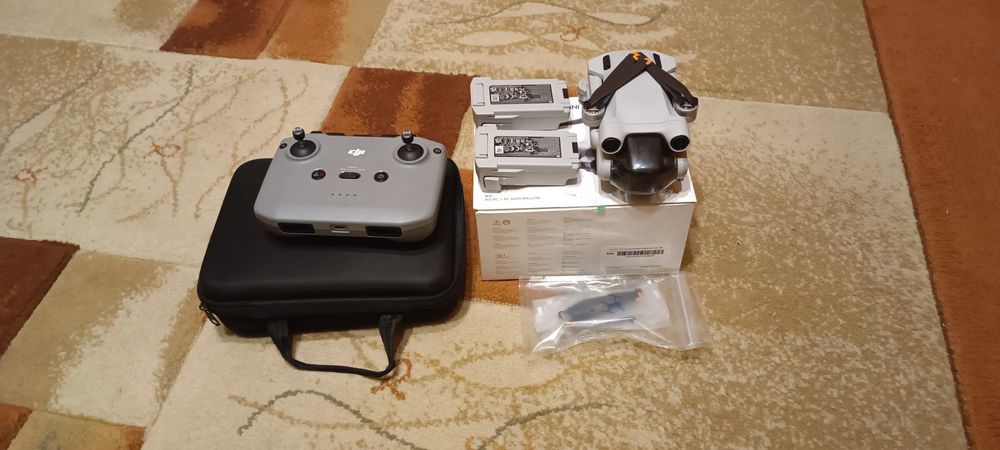 Dron Dji mini 3 pro, dwie baterie, karta SD, skrzydla, nowy, 2 loty