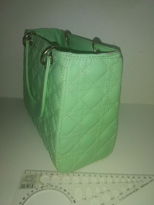 Сумка в стиле Диор.