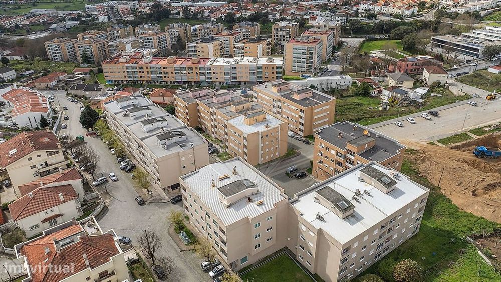 Apartamento T2 com suite e garagem fechada, em Nogueira, Braga!