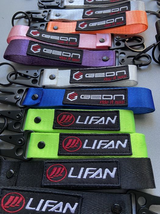 Брелок ,поводок, ,ключі,мустанг геон