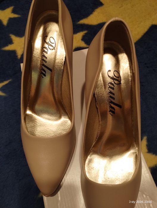 Piękne Czółenka matowe beżowe szpilka 40