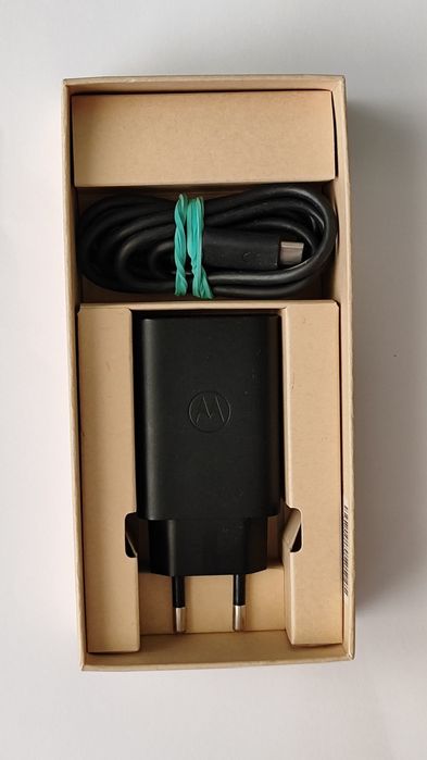 Smartfon Motorola Edge 40 8 GB / 256 GB 5G Czerwony Viva Magenta Gw