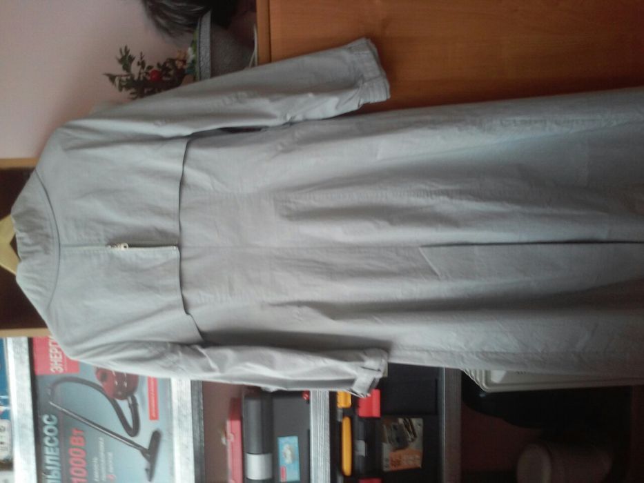 Плащ женский голубой.