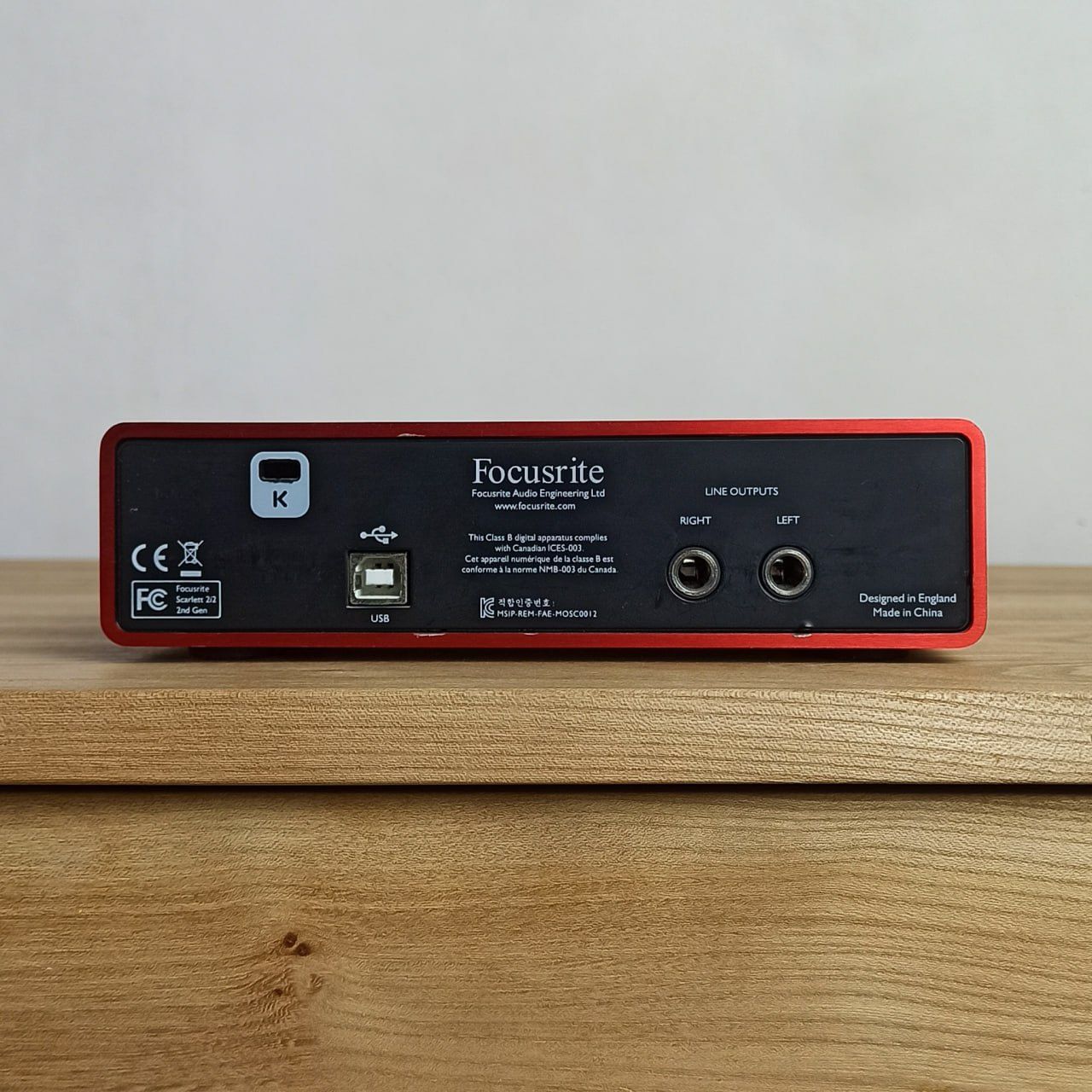 Focusrite Scarlett 2i2 2Gen + Жорсткий Чохол / Зовнішня звукова Карта ...