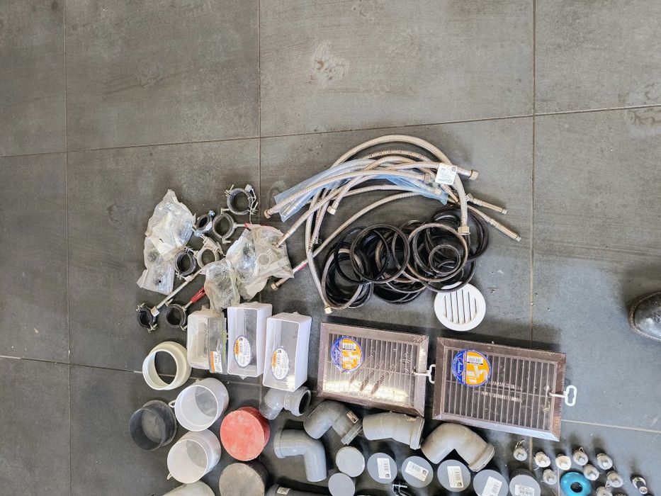 Pozostałości po budowie armatura wodna