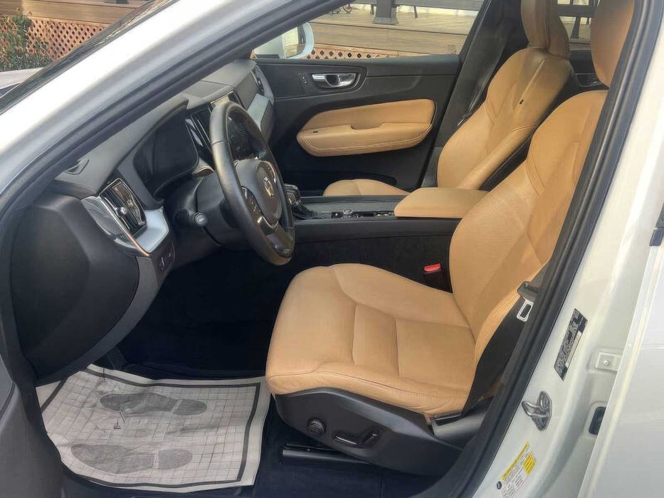 Volvo XC60 T5 Momentum      2020