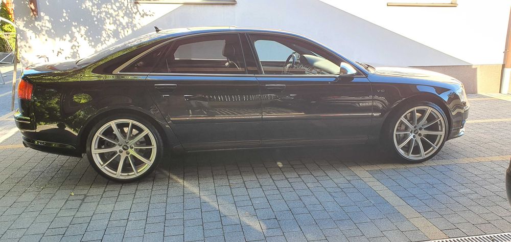 Audi S8 d3 450km